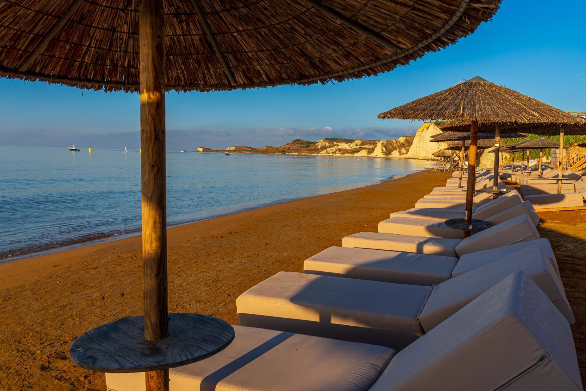 Argile Resort Mantzavinata Exterior photo